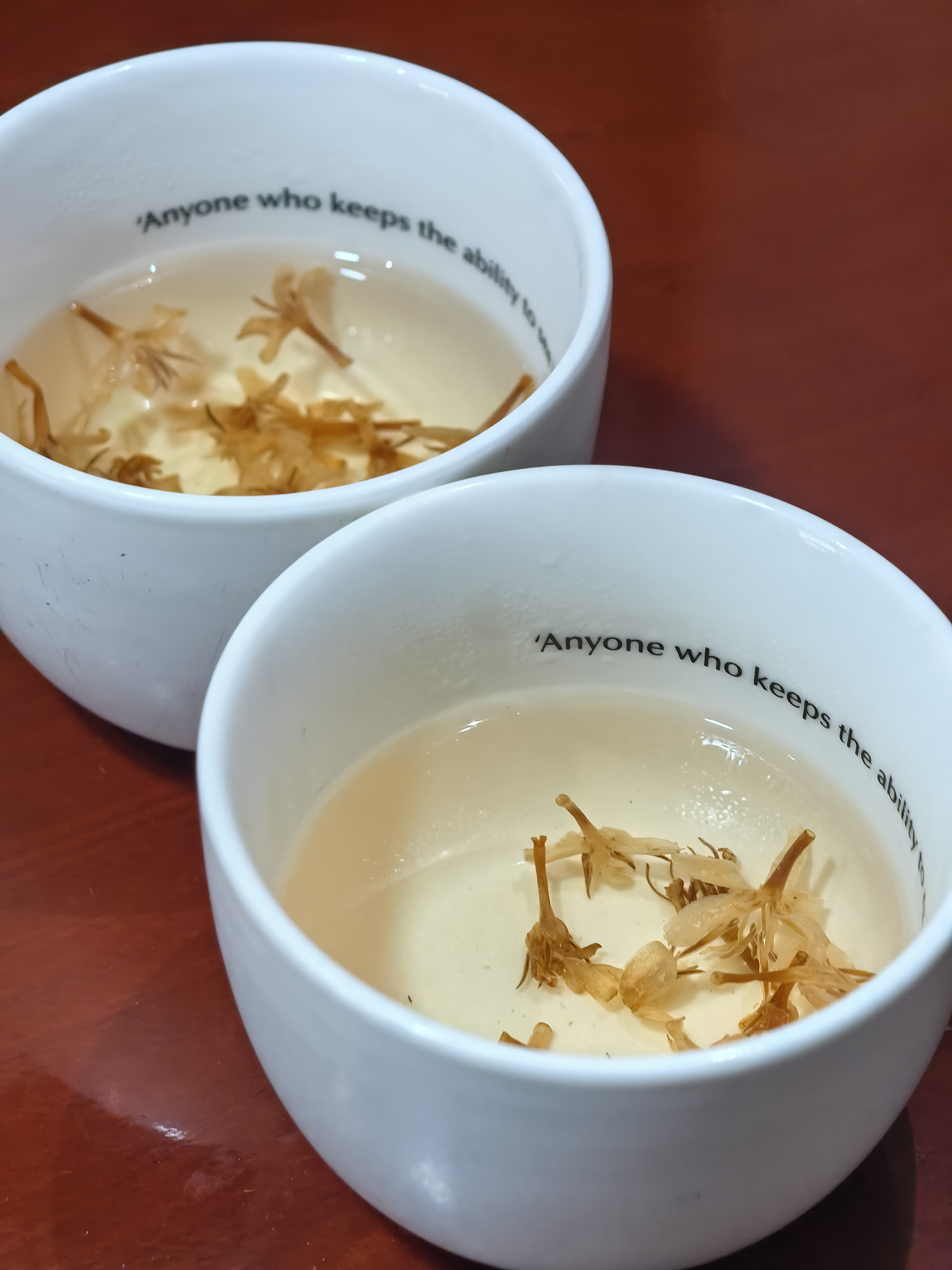 Coffee flower dry and brewed comparison